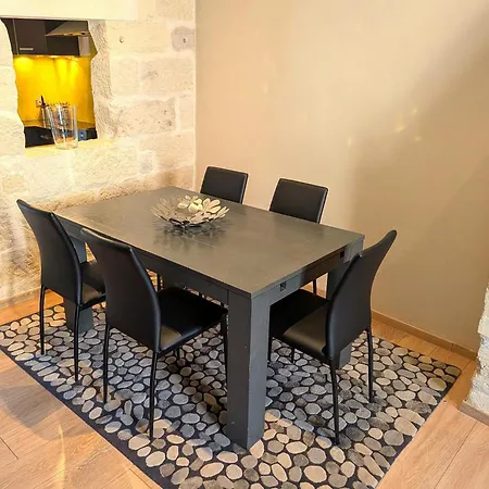 Les Toits D'uzes Daire