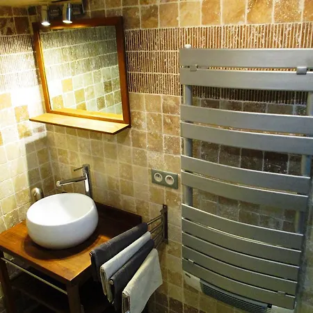 Les Toits D'uzes Apartment