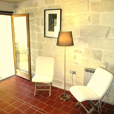 Les Toits D'uzes Apartment