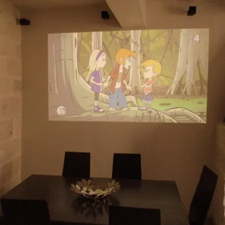 Les Toits D'uzes Apartment *